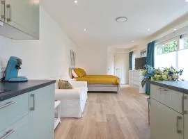 Blue Oasis Cottage - Free Parking