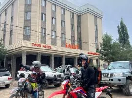 Salut Hotel