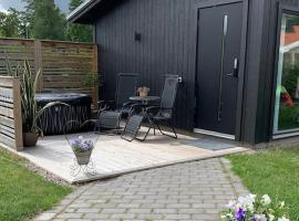 Nybyggt -med spabad, bastu och n&auml;ra stor badstrand, stuga i Kungs&ouml;r