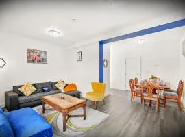 Elegant 3-bed apartment with FREE onsite PARKING in Enfield - Out door Patio - Big savings on Longer Stays