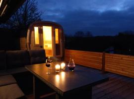 Ferienhaus Henneglück3 mit Sauna, hotel in Meschede