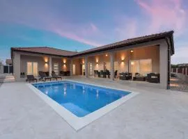 Charming Villa with heated pool near Zadar