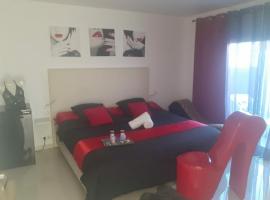 Love Room Sensuelle, hotel i Tremblay-en-France