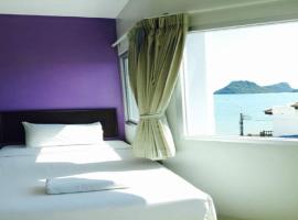 Prachuap Beach Hotel, bed & breakfast σε Πράτσουατ Κίρι Χαν