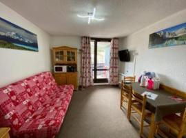 Résidence "Ski Soleil" Vars les Claux appartement non fumeur balcon 2ème étage 4 couchages situé à 50 m des pistes, du télécabine, des commerces, restaurants, bars, ξενοδοχείο στο Vars