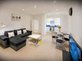 Cosy 1 Bed Apartment in Centre of St Albans - FREE Parking - 5 min walk to St Albans city centre & Railway station - Big Savings on Longer Stays!!