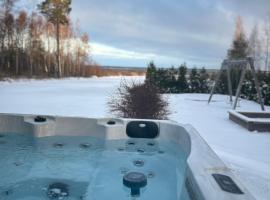 Log cabin of peace, hotel with hot tubs in Oulu
