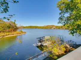 Viesnīca Lake Hamilton Escape w/ Boardwalk & Boat Dock! pilsētā Royal