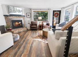 Treetop 29 Boards and Bikes Secluded Luxury Next to the Village, ξενοδοχείο σε Snowshoe