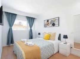 Host Wise - Sweet Sunny Flat with Balcony