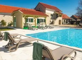 House Villa Karaga