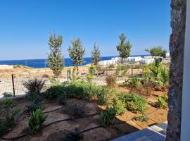 Seaside apartment with mountain view, hotel v destinaci Kalogrea
