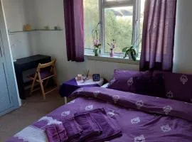 wygodny pokoj jednoosobowy