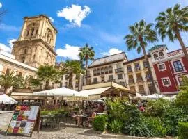 La Plaza, En el Centro y Parking Gratuito