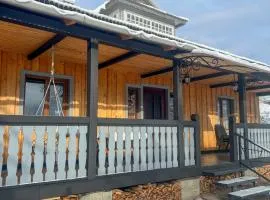 Котедж Шум Черемоша на березі річки