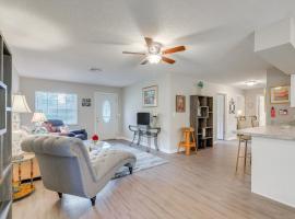 Pet-Friendly Yard Summerfield Home Near Golf, hotel v destinaci Summerfield