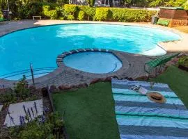 Green Point Family Studio - Walk to Stadium, Waterfront & SeaPoint - Pool & Parking