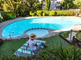 Modern Family Unit in Green Point - Parking & Pool