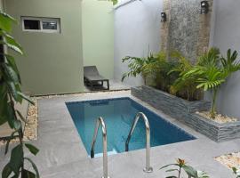 Magnificent Home - 3 Bedrooms with private plunge pool, hotel em Monróvia