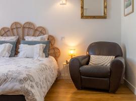 Centre historique de Vitr&eacute; avec garage，維特雷的有停車位的飯店