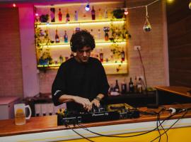 Sol e Mar Pousada Surf Bar, hotel in Guaratuba