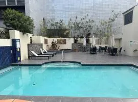 2brm apartment with beautiful view in a great location Free Parking