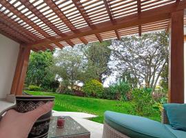 La Casa del Jazm&iacute;n, vila v mestu Quito