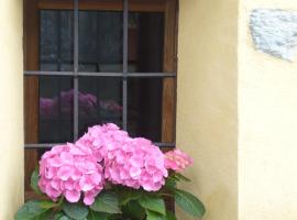 Le Chaton Fait Ronron, casa rural en Quart