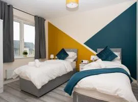 Cosy, Modern home in Kent, Sleeps 8, Free Parking, 17min train to central London