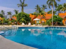 Family Condo with 3 Bedrooms Pool & Hot tub