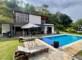Finca cerca a Medellín Villa Cerat, Hotel in Sopetran