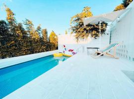 7 Class Pool Villa, h&ocirc;tel avec piscine &agrave; Chachoengsao