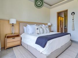 Luxury Oceanfront 3 BR Condo - Private Jacuzzi, hotel in Cruz de Huanacaxtle