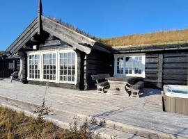 The Whole Beautiful Cabin With Jacuzzi A Luxurious Getaway in Solberglia, hotel in Østby