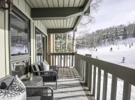 Renovated 2 BR Condo w Hot Tub -Mountain Views!