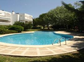 Lovely Penthouse Apartment in Bellresguard，位于波连萨港的酒店