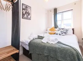 Apt - Sleeps 6 - Pets Ok - Parking