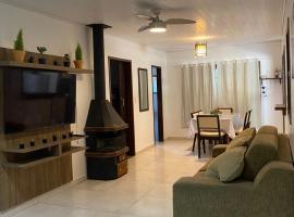 Casa com p&aacute;tio individual, hotel en Garopaba