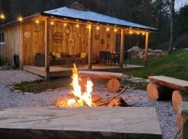 Creekside Cottage - Your Perfect Mountain Getaway!