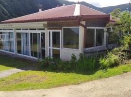 Les Acacias &agrave; Dos d&acirc;ne, hotel s parkirali&scaron;tem u gradu 'La Possession'