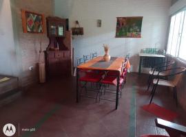 El Campito casa frente al río, beach hotel in Villa Carlos Paz