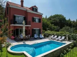 Beautiful Villa surrounded by Greenery with Swimming Pool