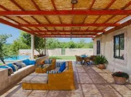 House with a Spacious Garden and Swimming Pool