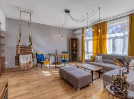 Big 75m2 next to Opera building in direct centrum, Air-conditioned, balcony, 24h self checking