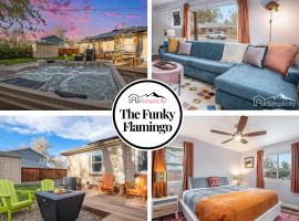 Backyard Home with Hot Tub and Fire Pit, hotel a Arvada