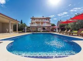 Three-Bedroom Apartment In Vodnjan