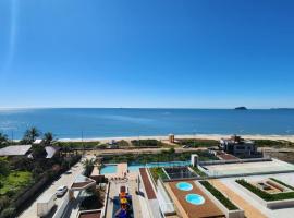 Summer Holiday com Piscina Climatizada - Piçarras, hotel in Piçarras