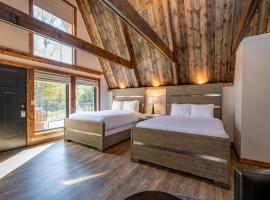 Cove Creek Lodge 211 Standard Double Queen Fireplace Room, מלון בOakland