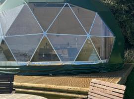 Star gazing Dome with log burner, Hotel in Horspath