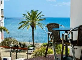 Los Cristianos Must-See Beachfront Apartment, Stunning Views in Tenerife